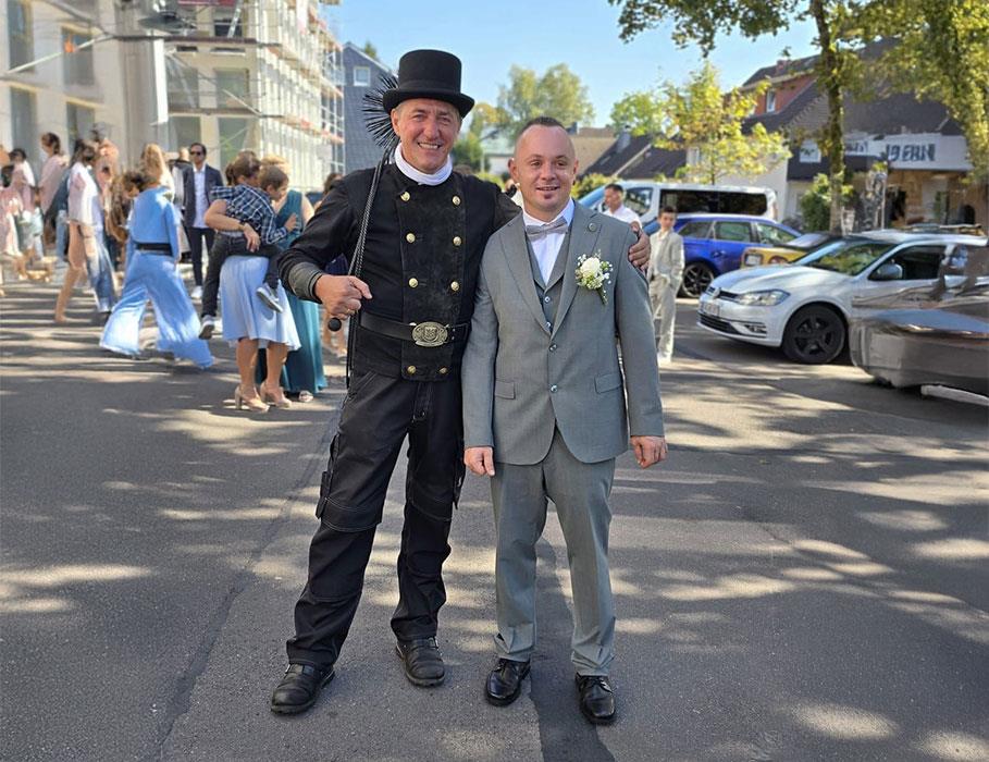 Gennadi Brauer und sein Mitarbeiter